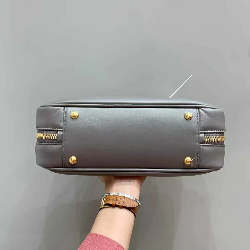 MIU MIU ARCADIE 保齡球包 灰色 中號5