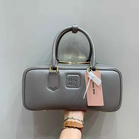 MIU MIU ARCADIE 保齡球包 灰色 中號1