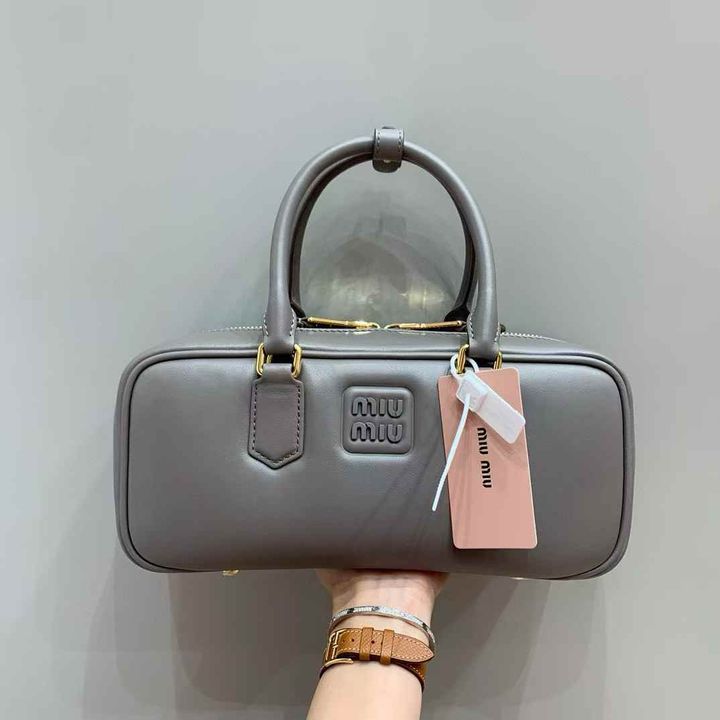 MIU MIU ARCADIE 保齡球包 灰色 中號1