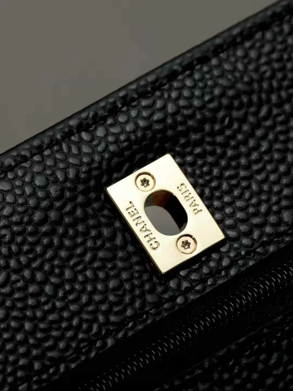 CHANEL 25C WOC 新款 旋轉扣鏈條側背包 金扣1