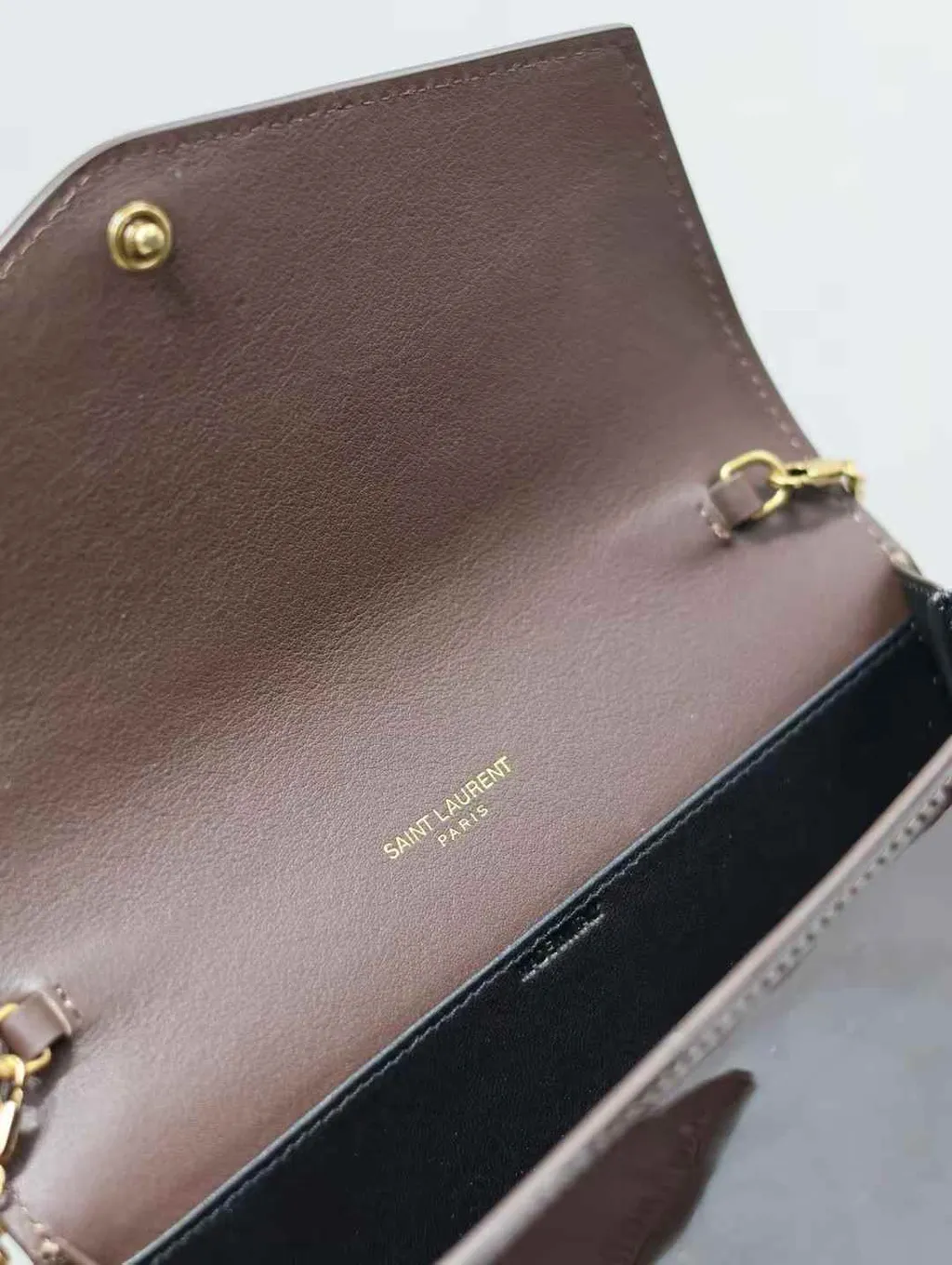 YSL UPTOWN 迷你漆皮信封包 棕色6
