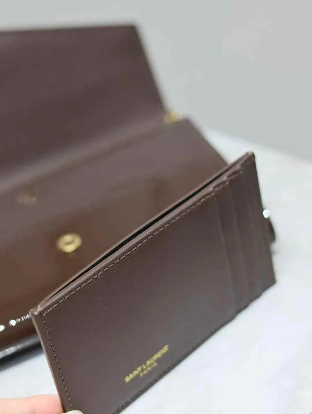 YSL UPTOWN 迷你漆皮信封包 棕色2