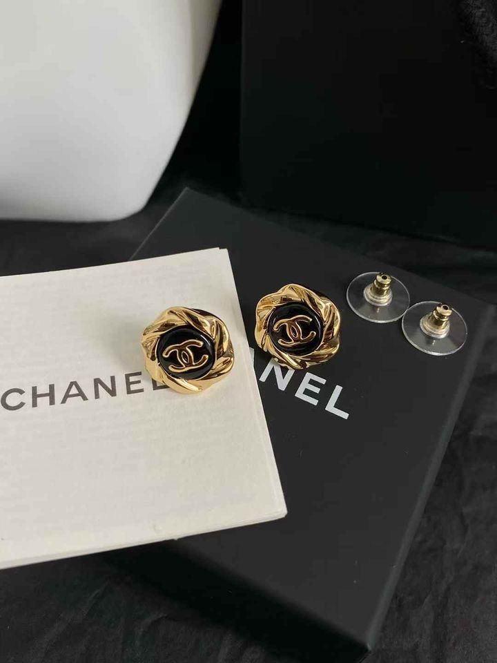 CHANEL 22A 黑金復古山茶花耳環3