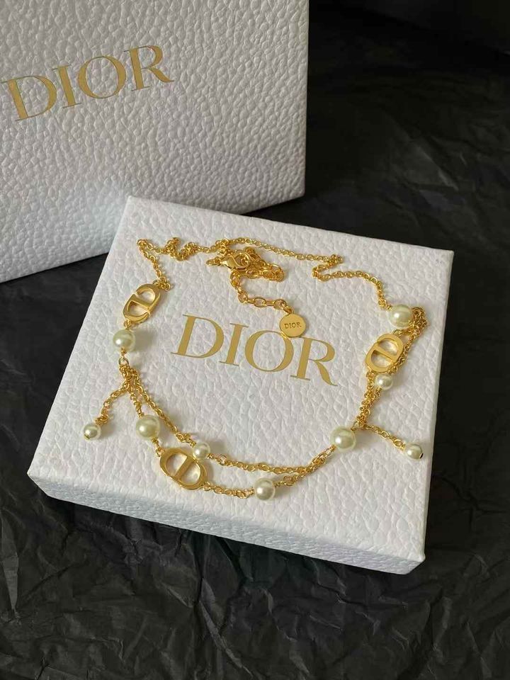 DIOR7