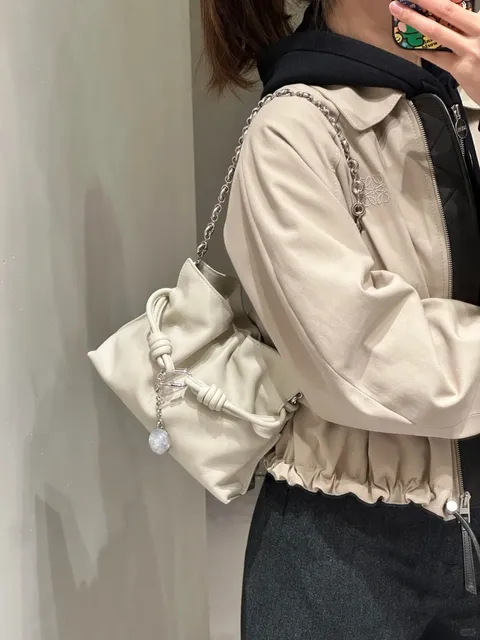 LOEWE｜第一眼就爱上的小福袋_5_武汉恒隆LOEWE Kerry_来自小红书网页版