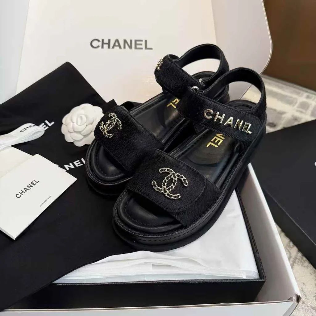 CHANEL 24B 馬毛平底涼鞋4
