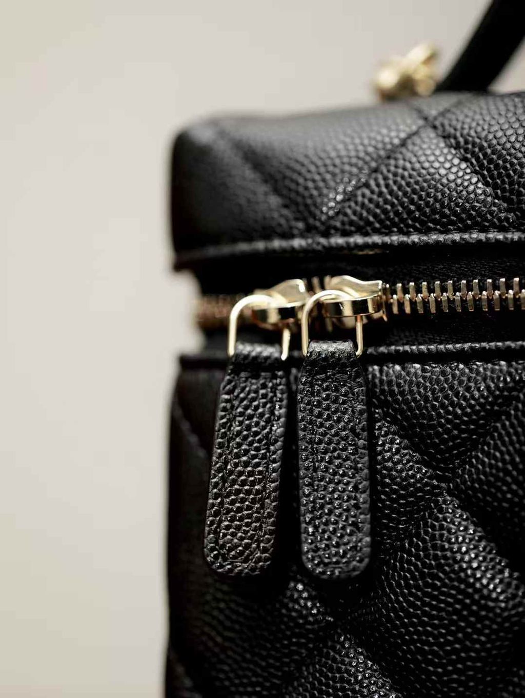 CHANEL 25P LP 拉絲雙C盒子包 金扣4