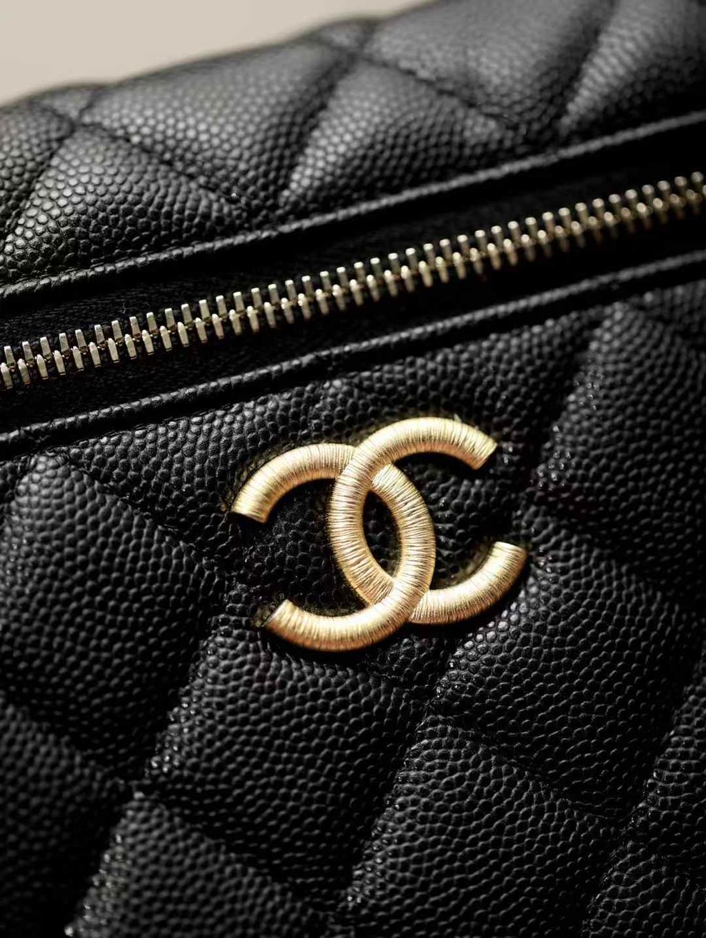 CHANEL 25P LP 拉絲雙C盒子包 金扣7