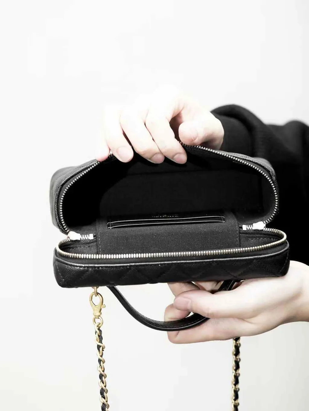 CHANEL 25P LP 拉絲雙C盒子包 金扣3