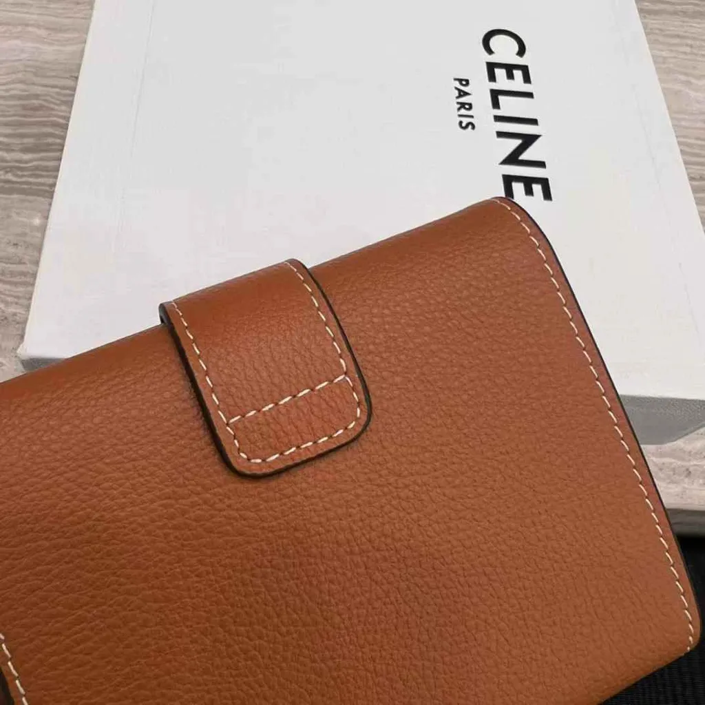 CELINE VICTOIRE 牛皮革三折短夾 多色8