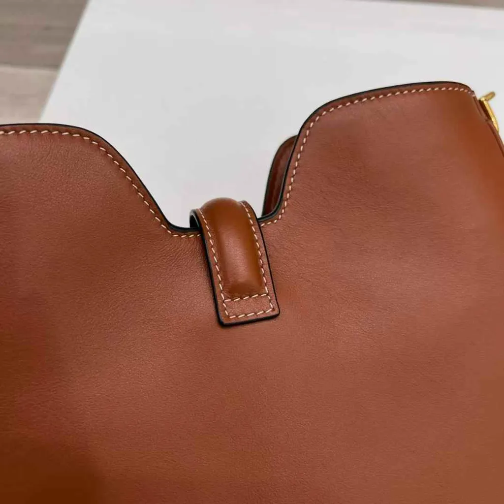 CELINE CAMILLE 16 SOFT 光滑牛皮革手袋 棕色5