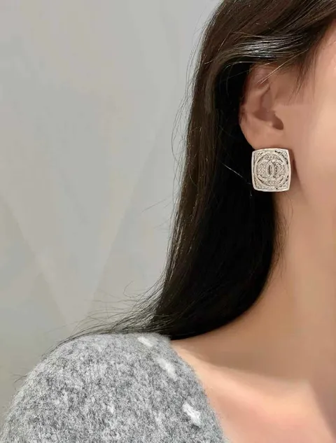 CHANEL 25C 銀色滿鑽方形雙C耳環6