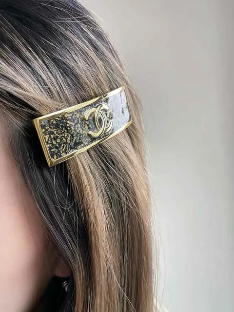 CHANEL 雙C金屬復古蛇紋髮夾6