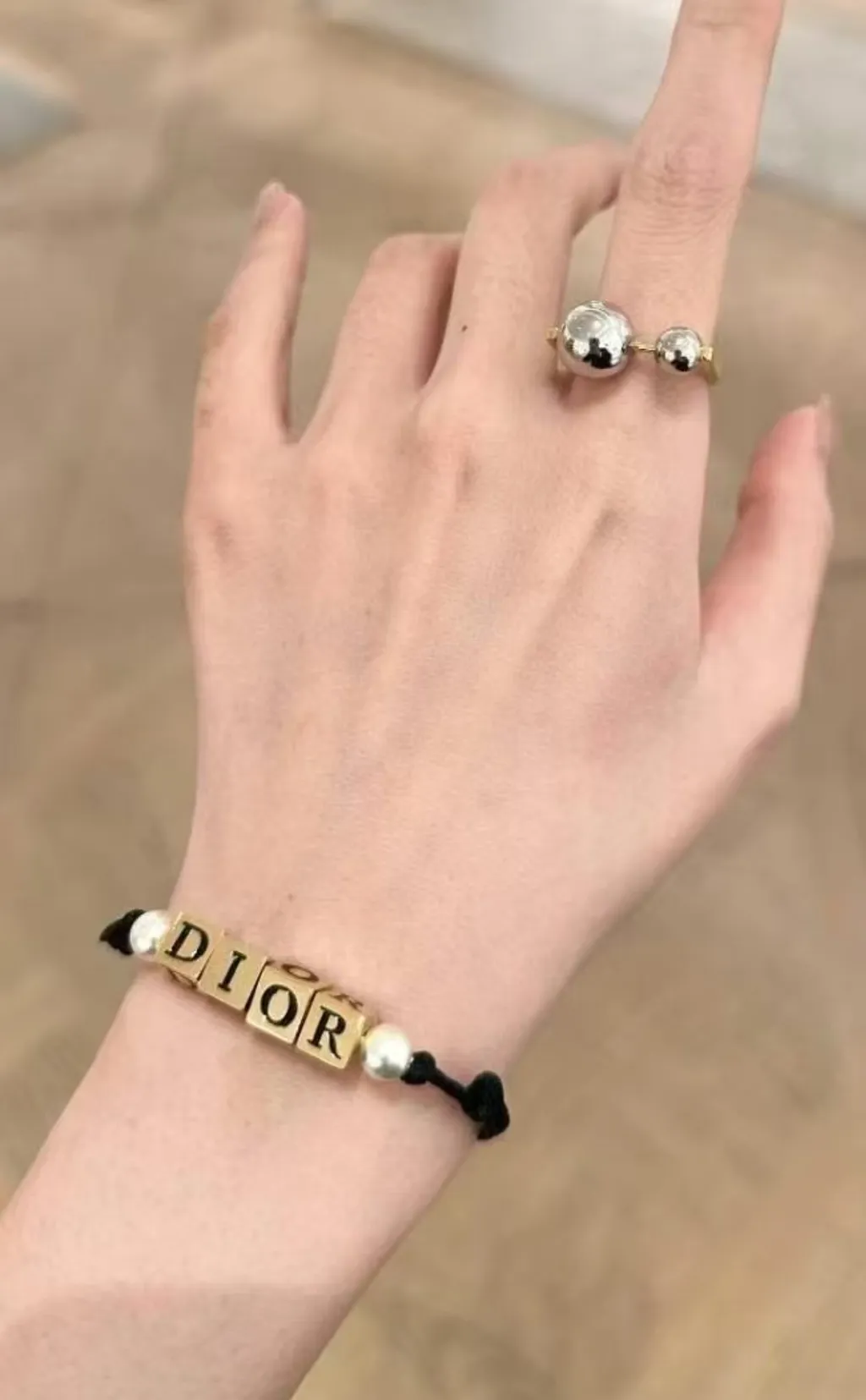DIOR 25 D-DICE 黑色:粉色 琺瑯字母金屬方塊手繩3