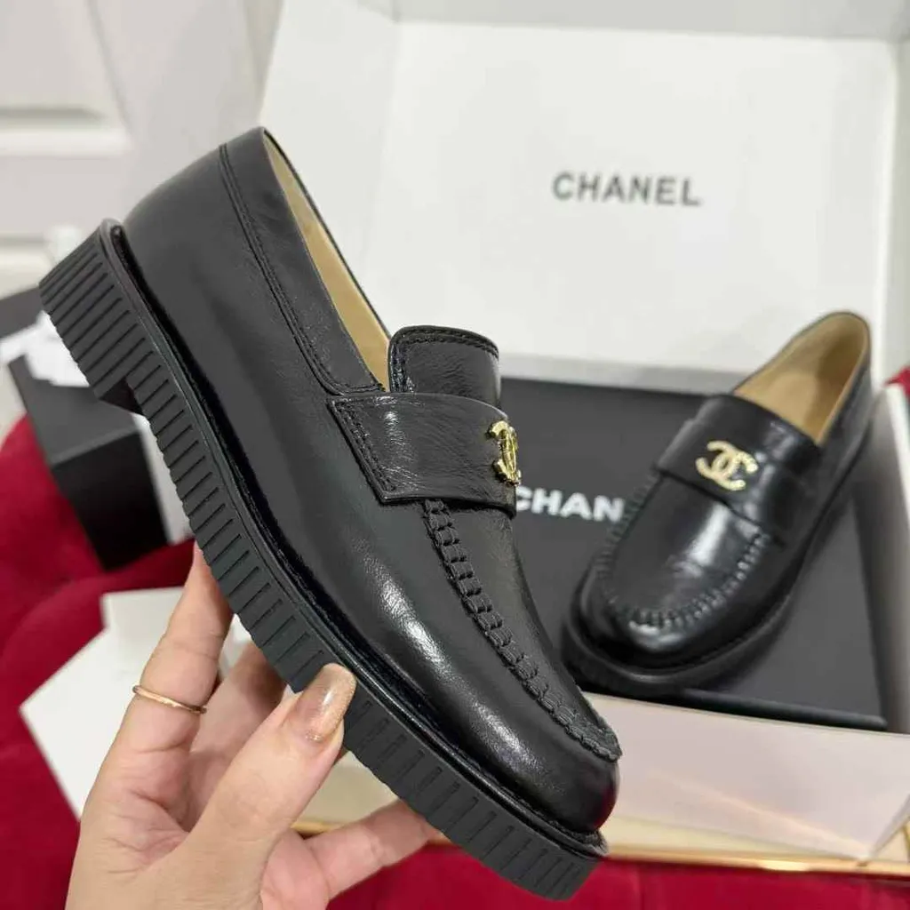 CHANEL 25C 油蠟小牛皮樂福鞋7