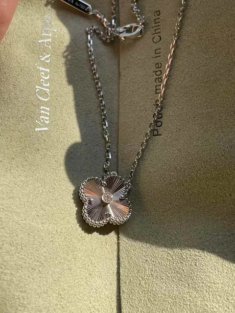 VAN CLEEF & ARPELS 聖誕限定 玫瑰金四葉草項鍊5