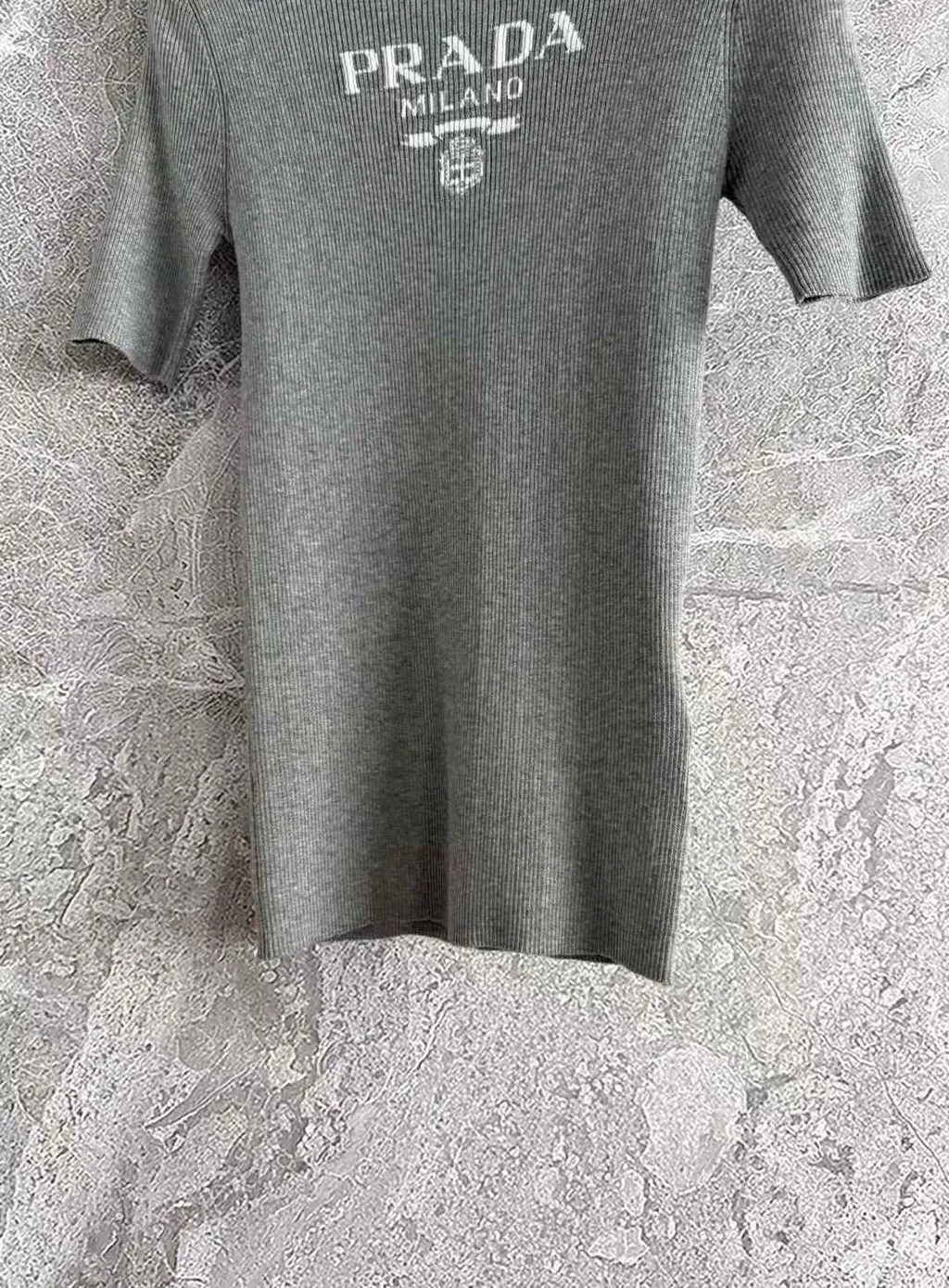 PRADA 灰色針織衫2