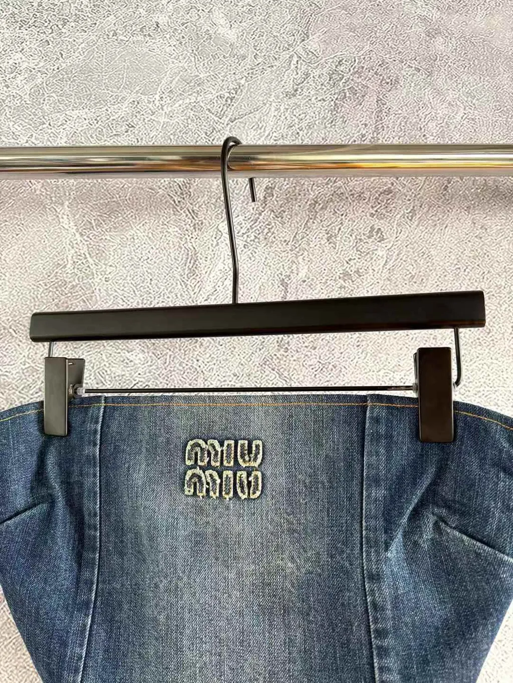 MIU MIU UPCYCLED 麂皮拼接牛仔抹胸上衣3