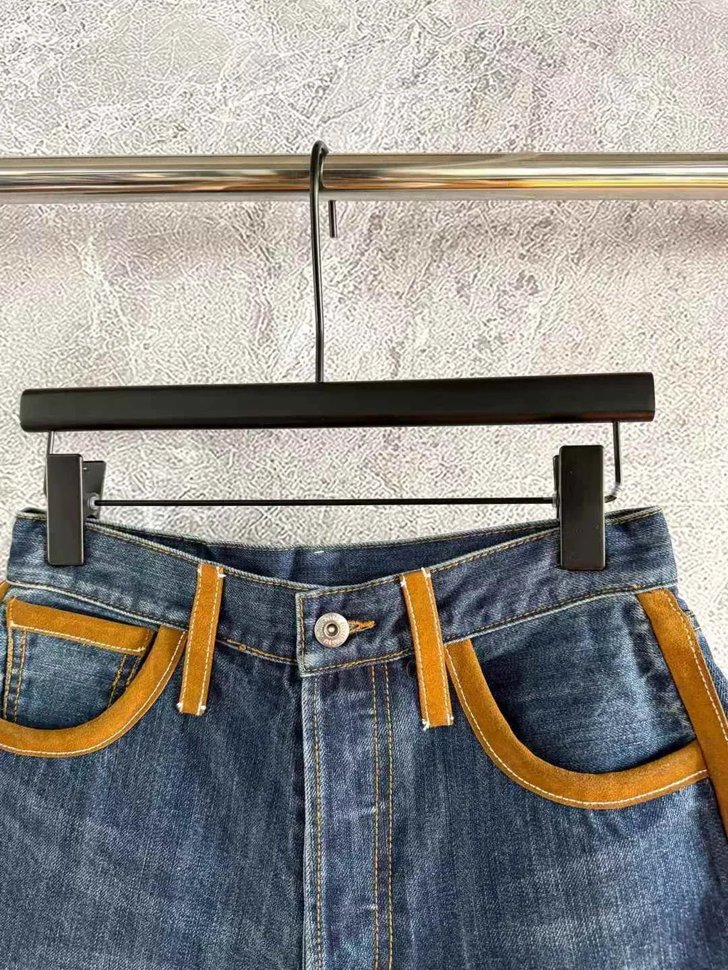 MIU MIU UPCYCLED 麂皮拼接牛仔短褲6