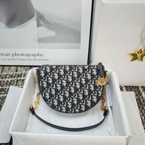 DIOR CALLISTO 半月鏈條腋下包 老花藍1