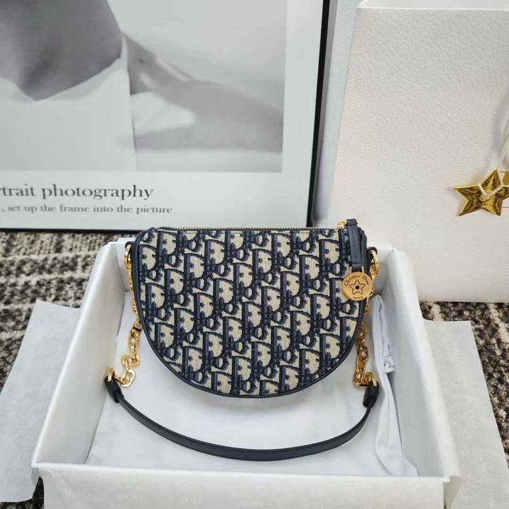 DIOR CALLISTO 半月鏈條腋下包 老花藍1