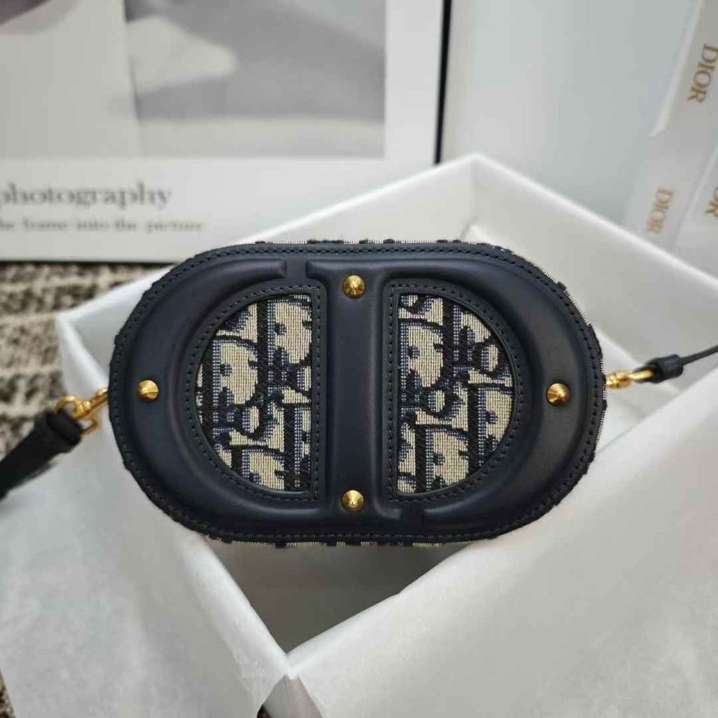 DIOR CD SIGNATURE VANITY 橢圓手提化妝包2