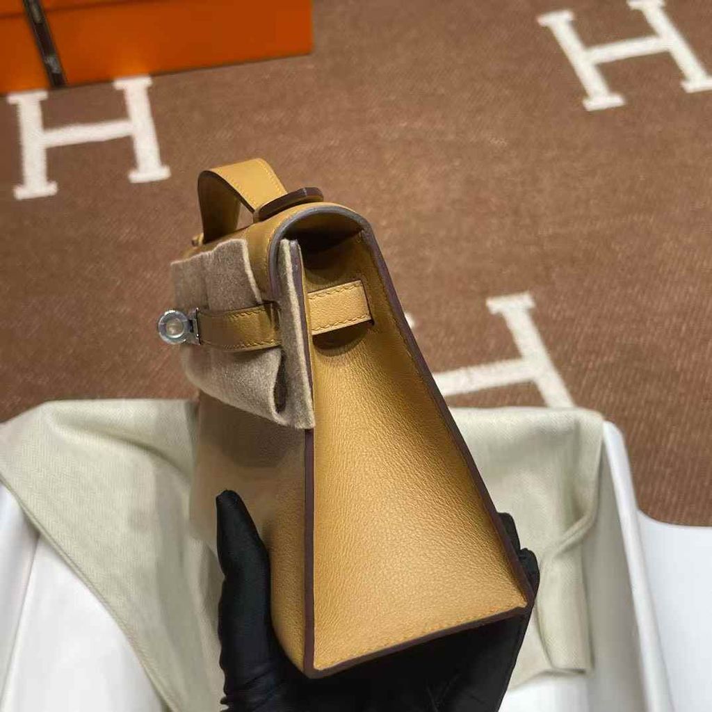 HERMES MINI KELLY 一代 SWIFT皮 4B餅乾色 銀扣 凱莉包2