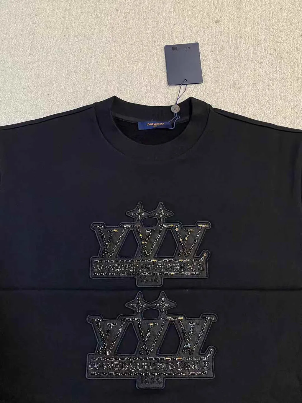 LV 黑鑽刺繡圓領長袖衛衣3
