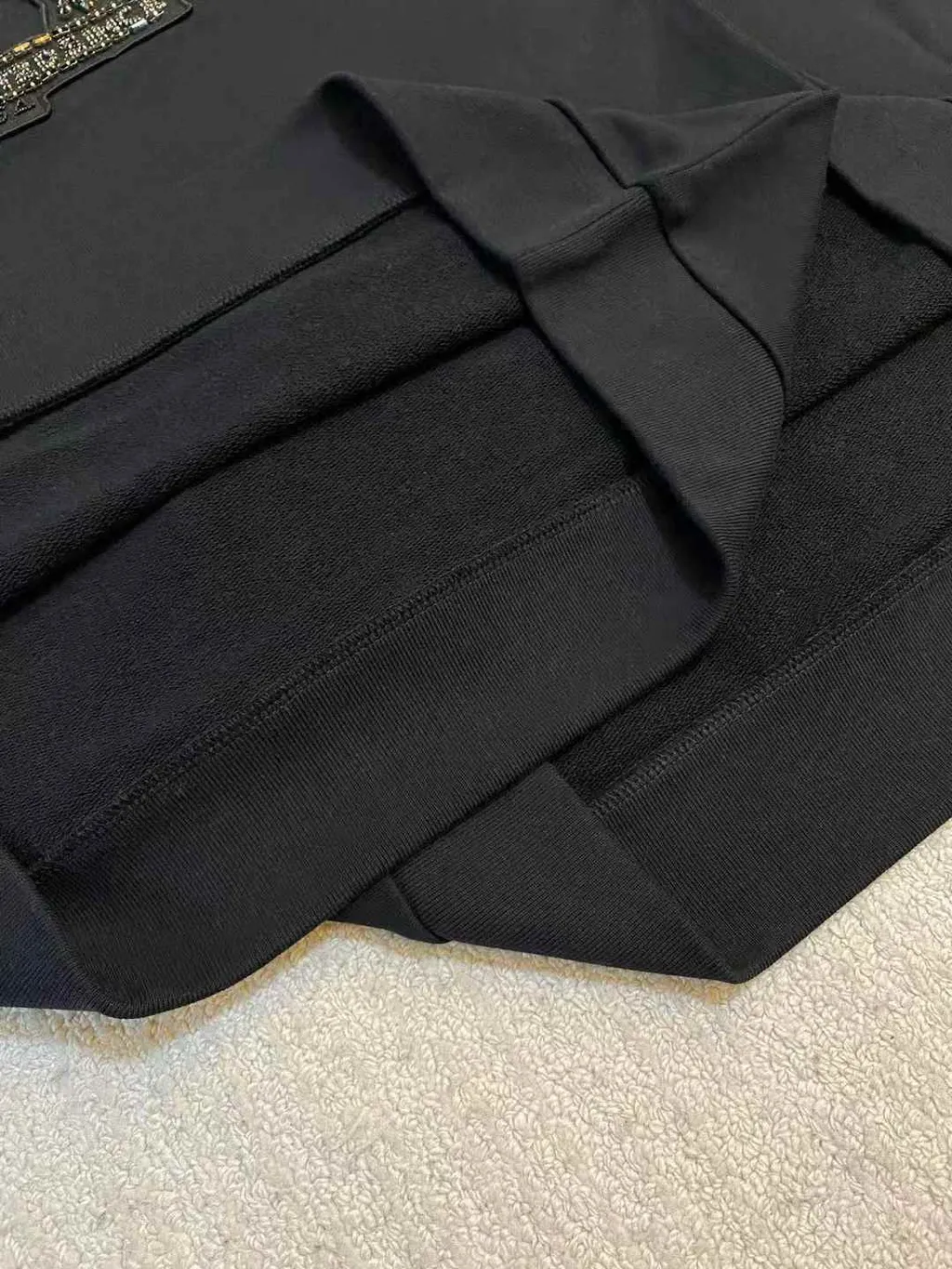 LV 黑鑽刺繡圓領長袖衛衣6