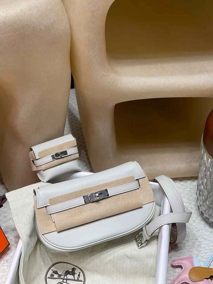HERMES KELLY MOOVE SWIFT皮 M4奶灰色 銀釦 凱莉馬鞍包3