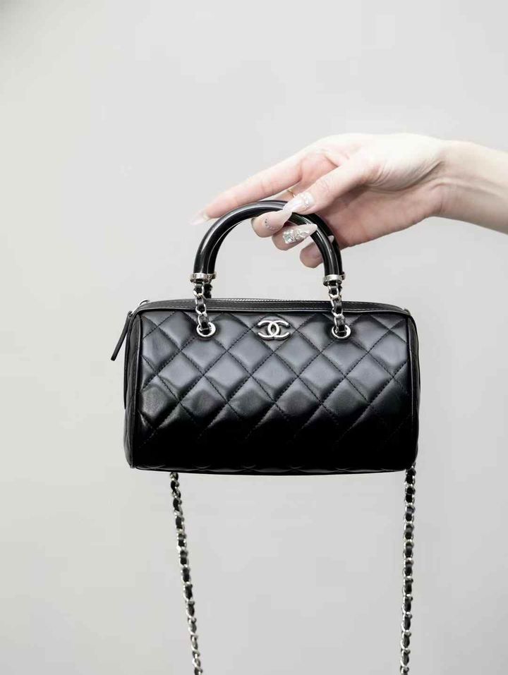 CHANEL 25C MINI 波士頓保齡球枕頭包2