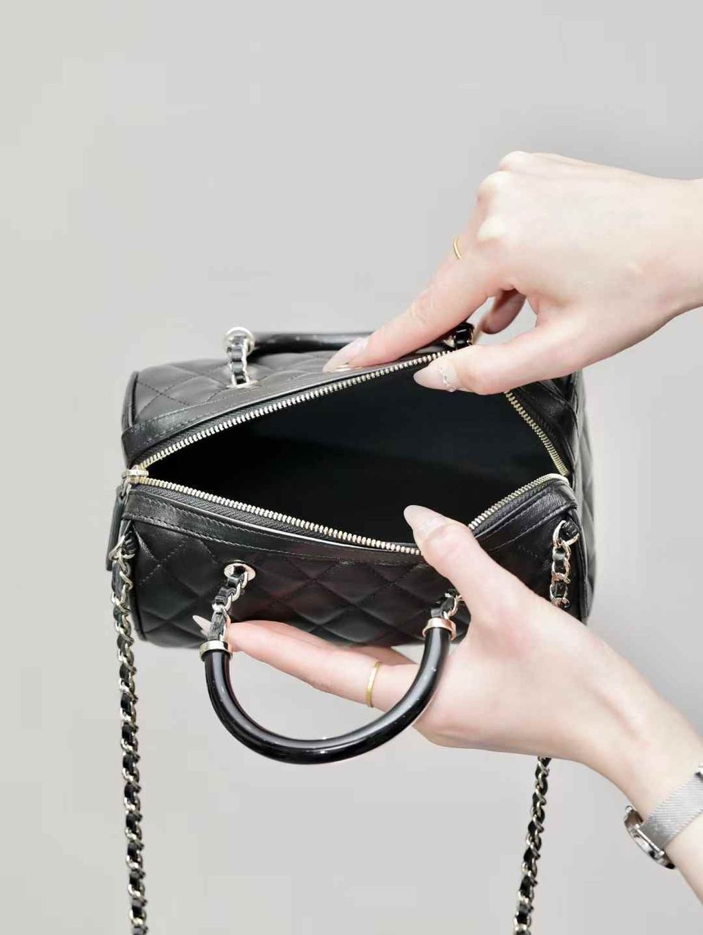CHANEL 25C MINI 波士頓保齡球枕頭包1