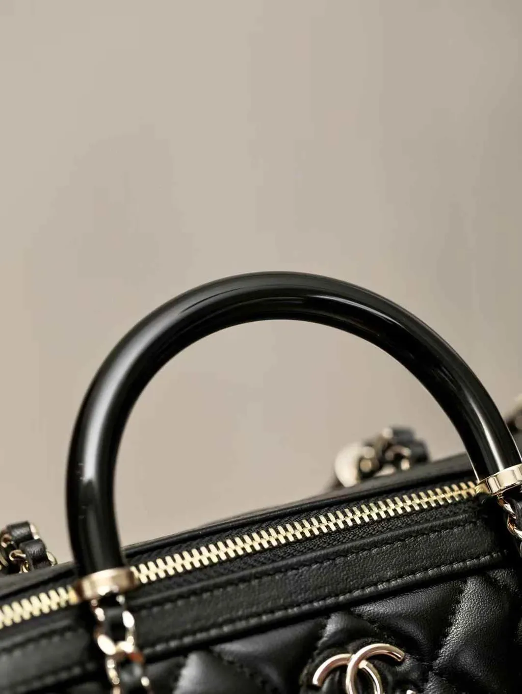 CHANEL 25C MINI 波士頓保齡球枕頭包8