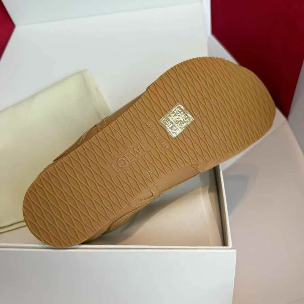 LOEWE BALLET RUNNER 2.0 全皮款芭蕾舞運動鞋 棕色8