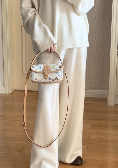LOUIS VUITTON パールホワイト シルクミュール LOUIS VUITTON – Manmanin