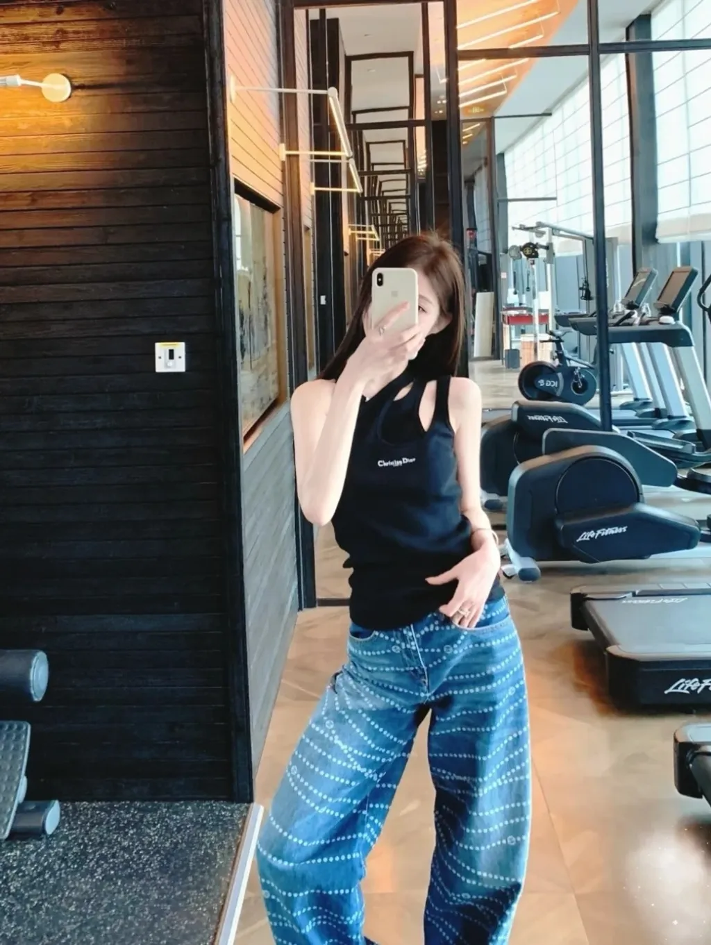 终于买到Dior这件斜肩背心啦！_1_zhaozhao呀_来自小红书网页版