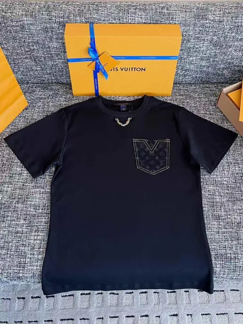 LV MONOGRAM 老花口袋鏈帶短袖上衣 1AGT03
