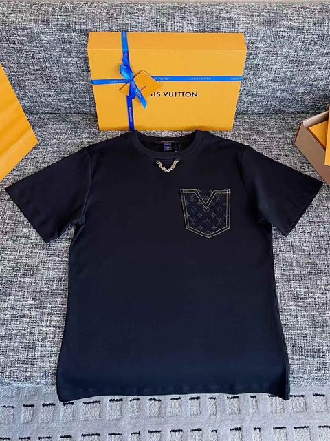 LV MONOGRAM 老花口袋鏈帶短袖上衣 1AGT03