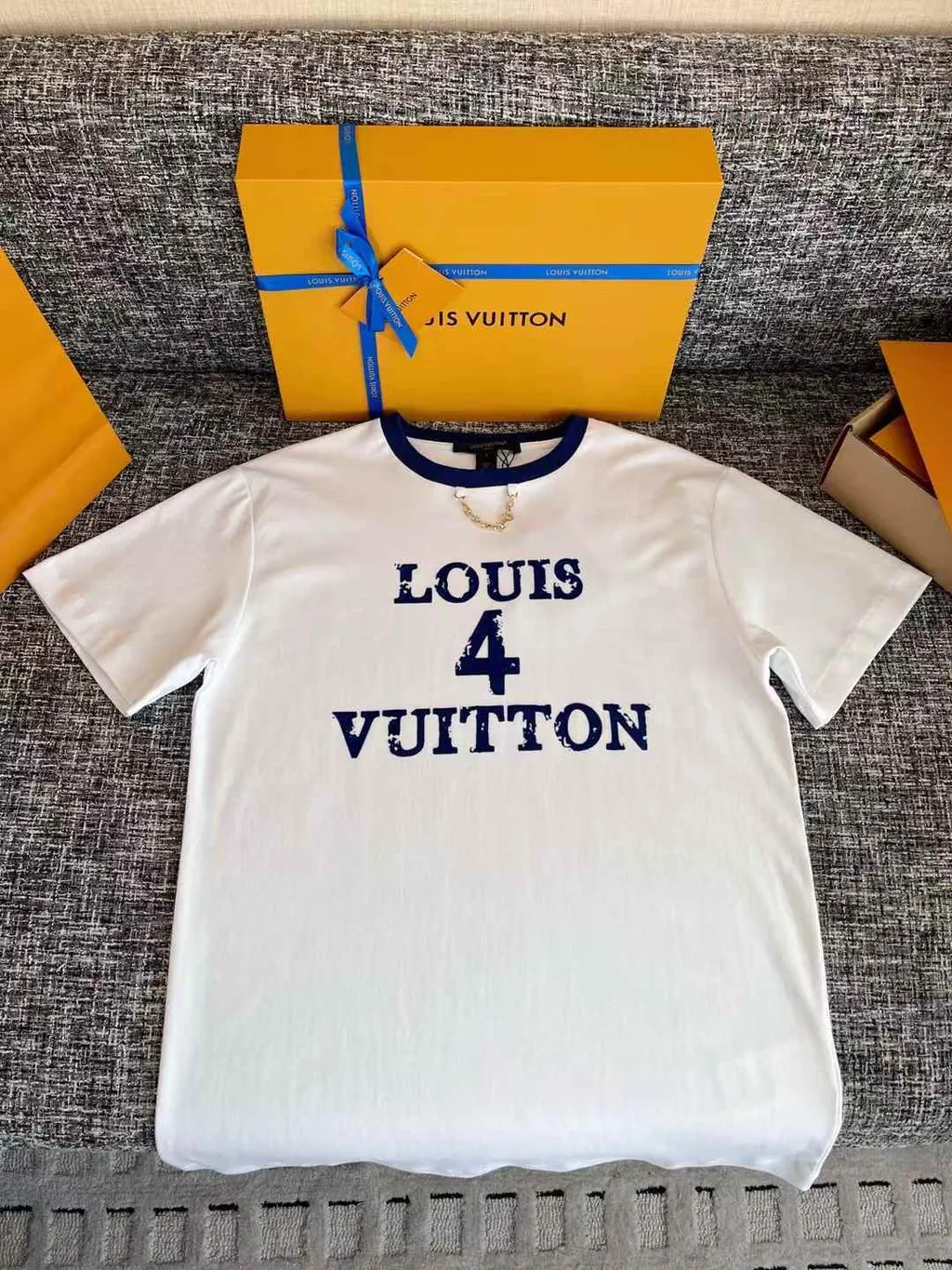 LV LOUIS 4 VUITTON 復古字母鏈帶短袖上衣 1AGKC3