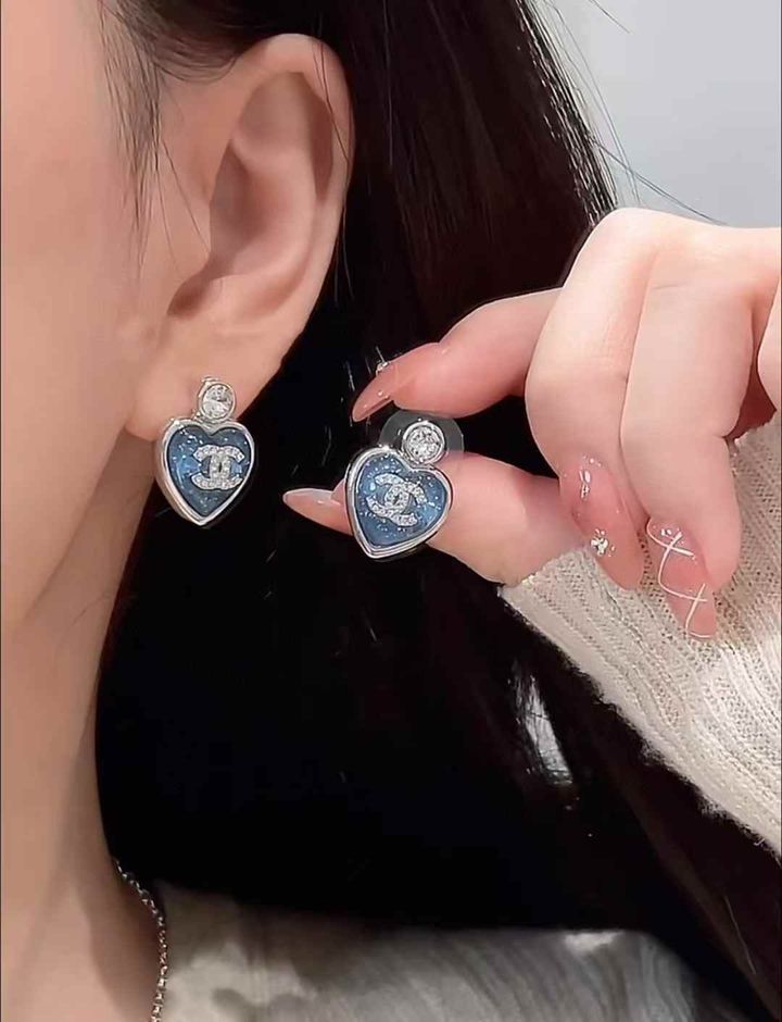 CHANEL 25P 藍色琉璃愛心耳環 12.27.41