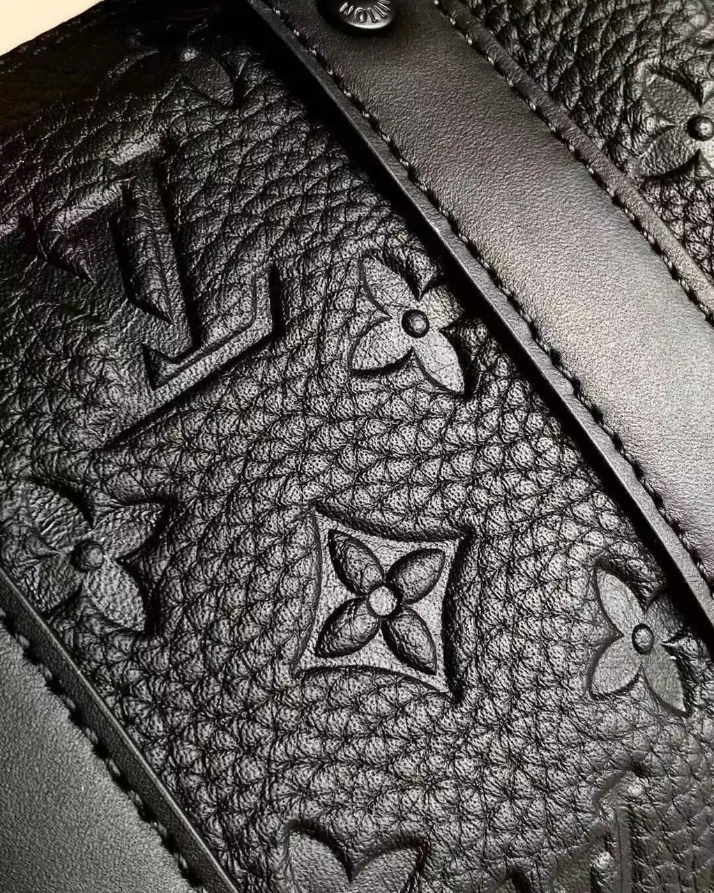 LV KEEPALL BANDOULIERE 25 壓紋款波士頓包 M20900