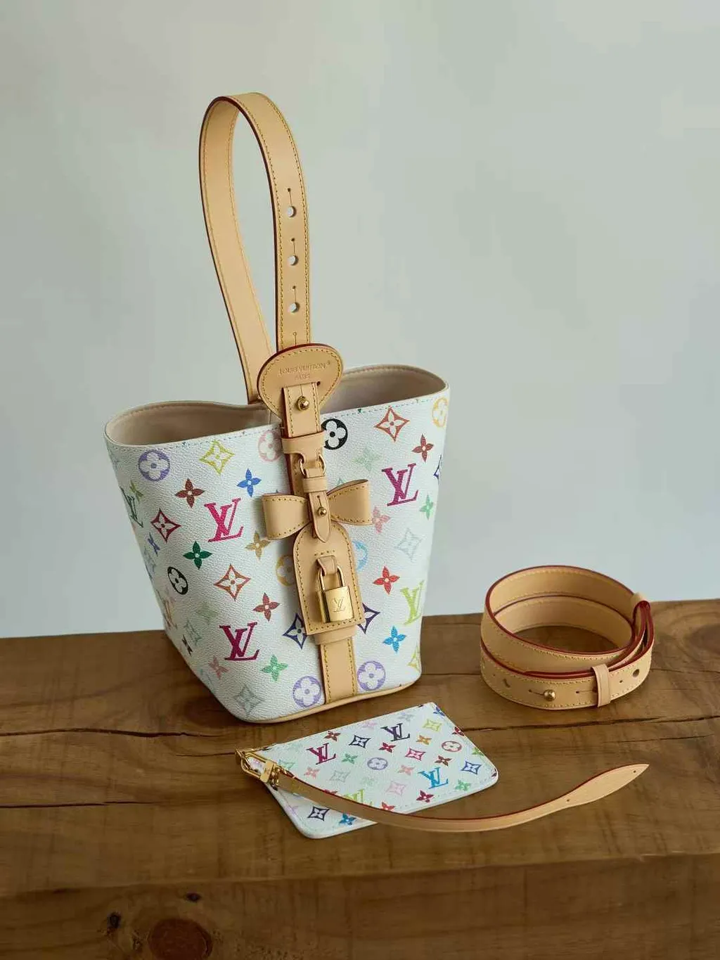 LV x TM ALL IN BB 限定村上隆白三彩水桶包 M1308910.35.05