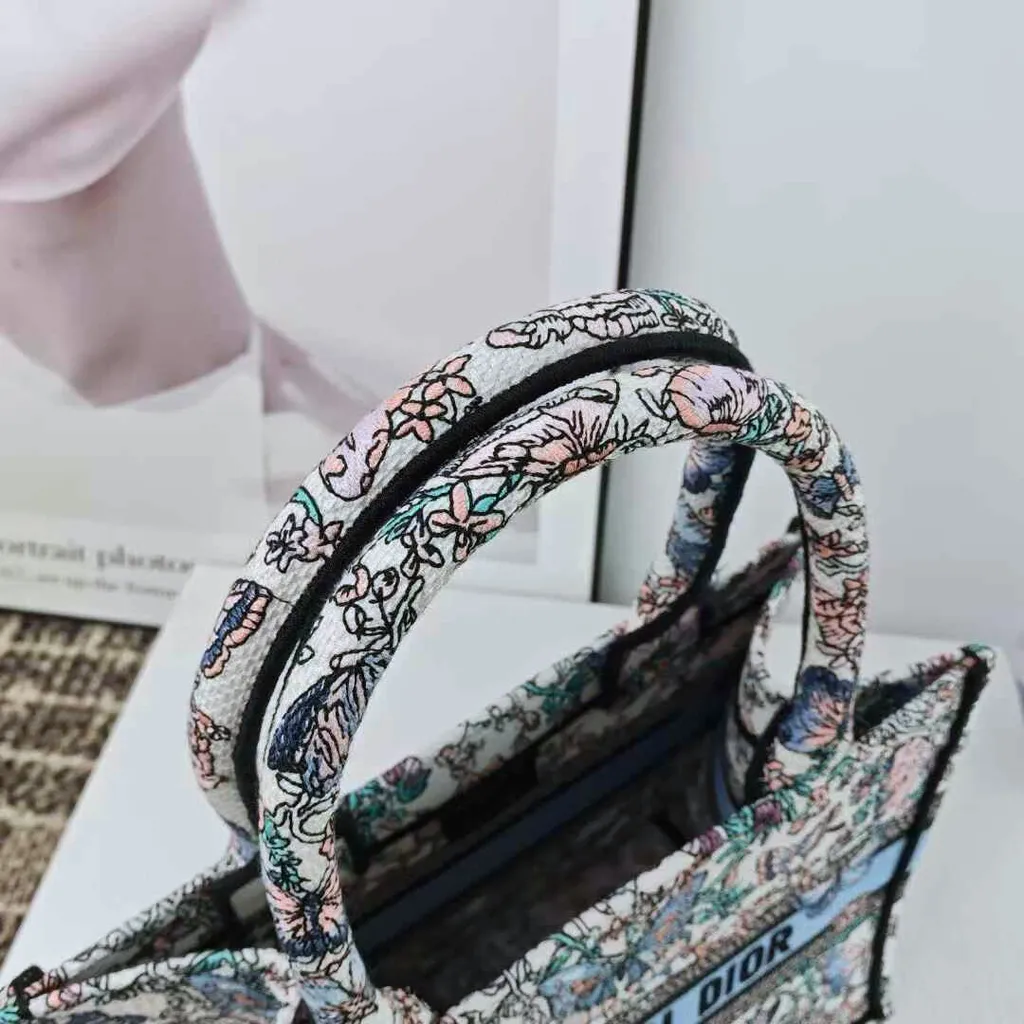 DIOR BOOK TOTE PAPILLON 茹伊藍粉白蝴蝶印花刺繡托特包 7