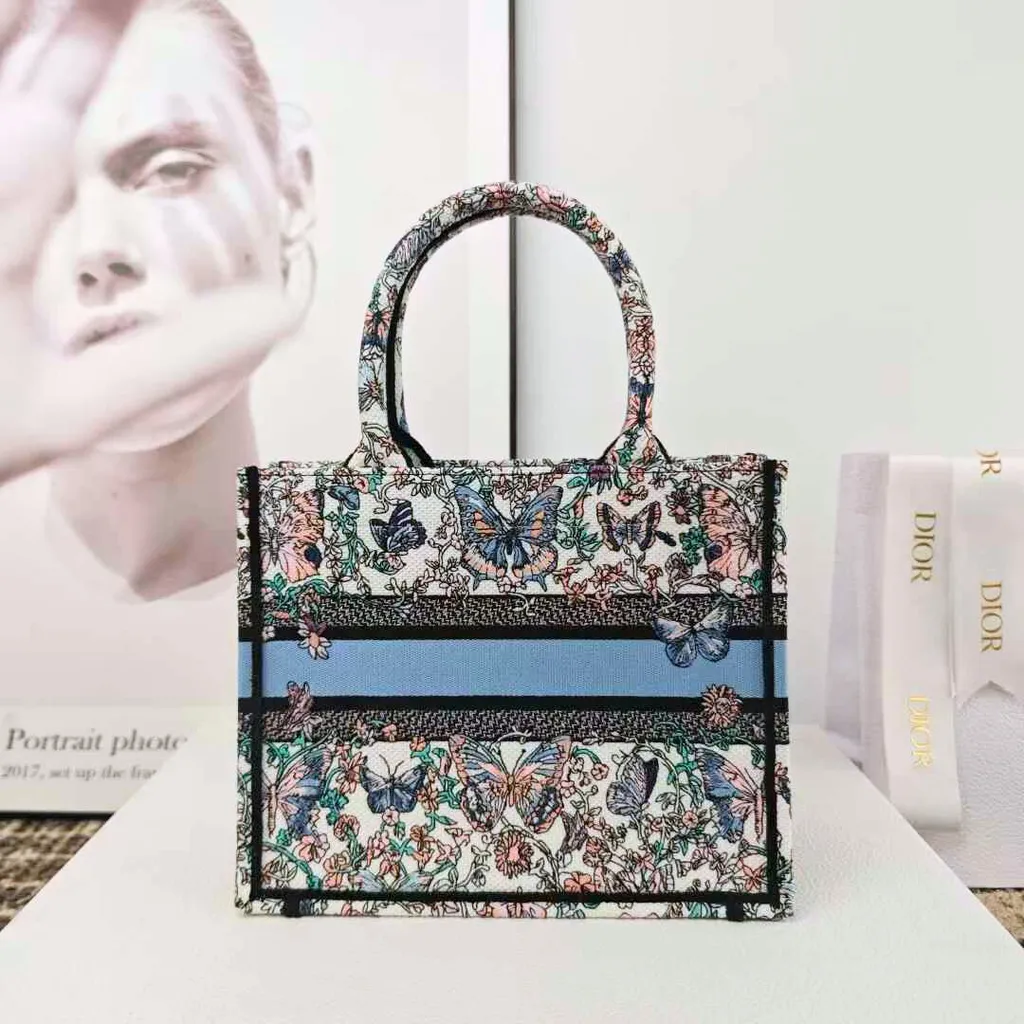 DIOR BOOK TOTE PAPILLON 茹伊藍粉白蝴蝶印花刺繡托特包 2