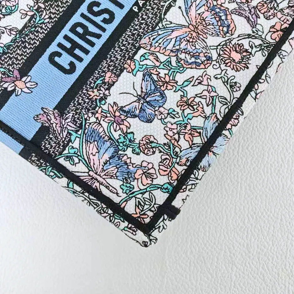 DIOR BOOK TOTE PAPILLON 茹伊藍粉白蝴蝶印花刺繡托特包 5