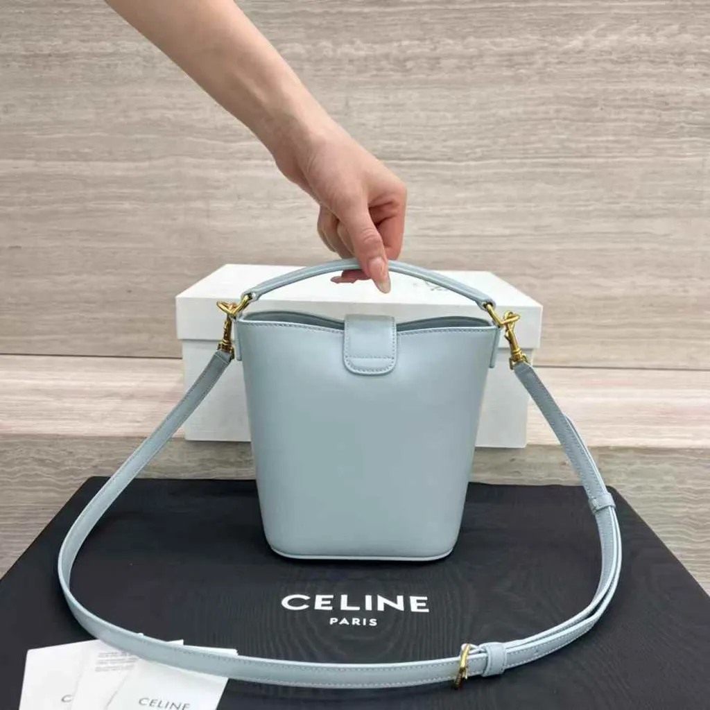CELINE MINI LOUISE 光滑牛皮革迷你水桶包 冰藍色 14.44.25
