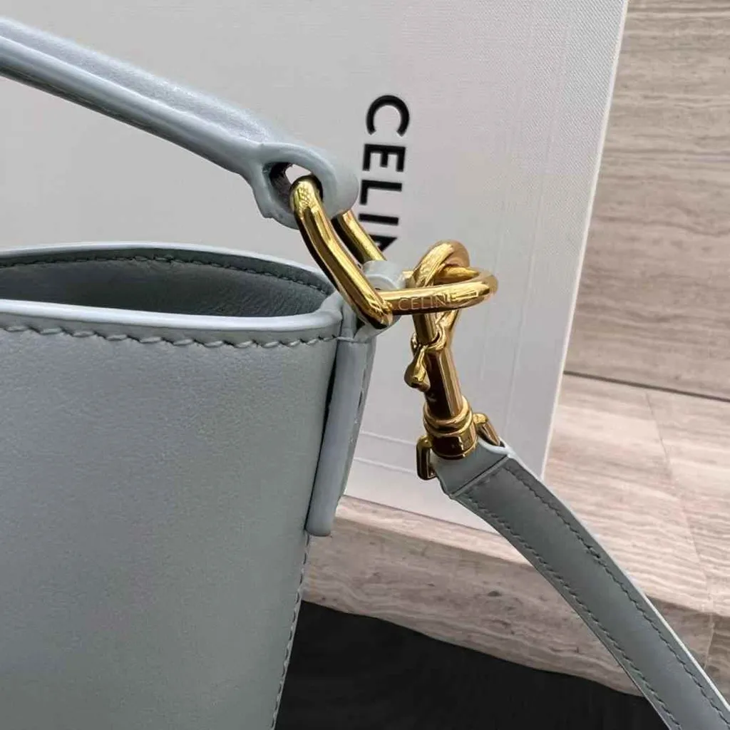 CELINE MINI LOUISE 光滑牛皮革迷你水桶包 冰藍色 14.44.31