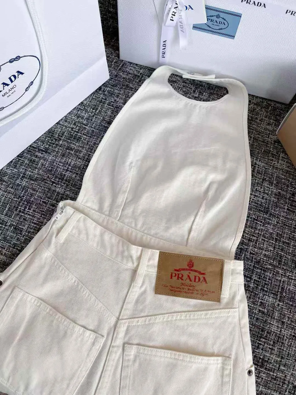 PRADA 掛脖收腰白牛仔連身裙 11.59.54 1