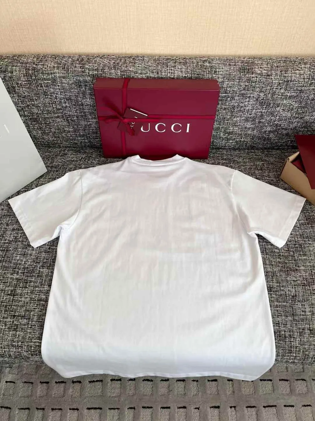 GUCCI 1921粉色字母草寫字體短袖上衣  12.08.40