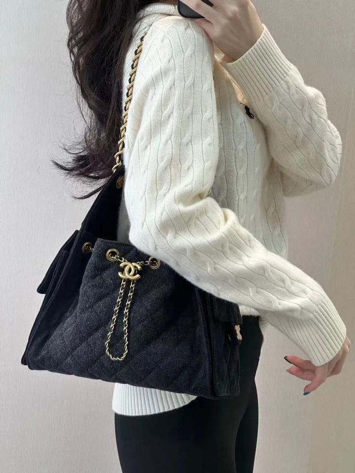 香奈儿 25bag黑色牛仔小号上身效果来咯._1_包小助理._来自小红书网页版